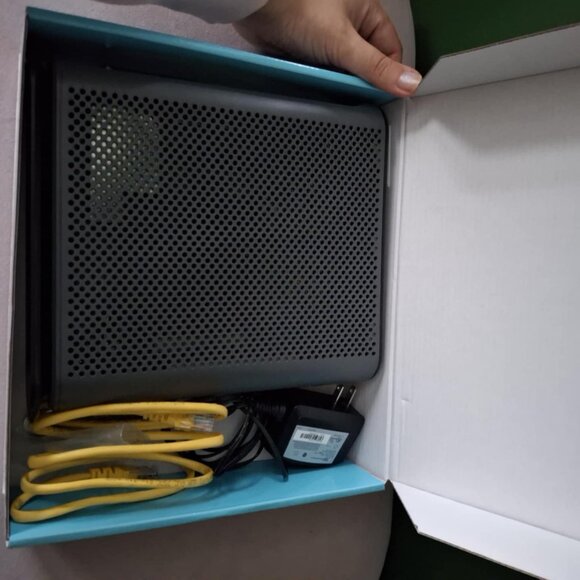 Motorola AC1900 WiFi Router 24x8 - Picture 3 of 4